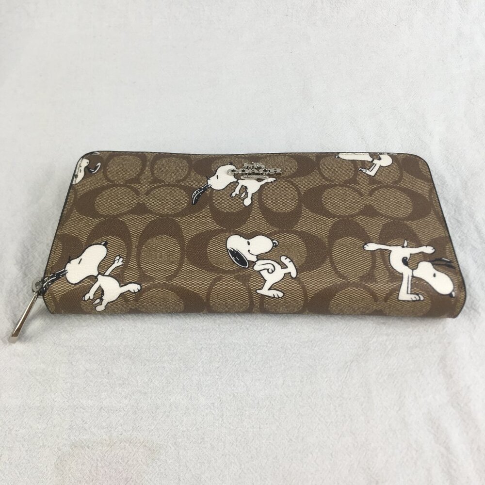 Coach x Peanuts Snoopy Wristlet Wallet - Picture 2 of 9
